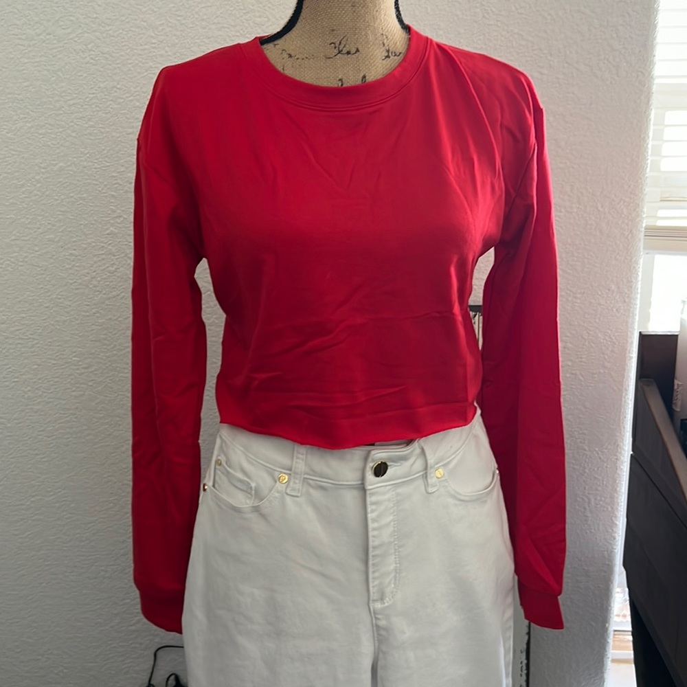Red crop t-shirt